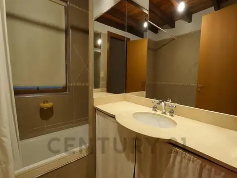 Escritores Argentinos 400, Piso 0