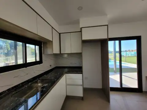 Casa en Venta en Countries y Barrios Cerrados en Pilar, USD 230.000