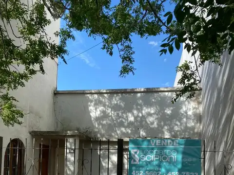 CASA EN VENTA - LA PLATA