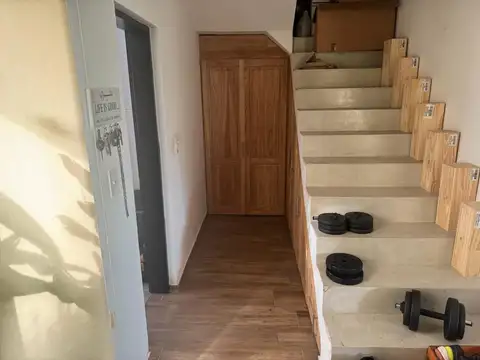 Casa en Alquiler con 5 cocheras