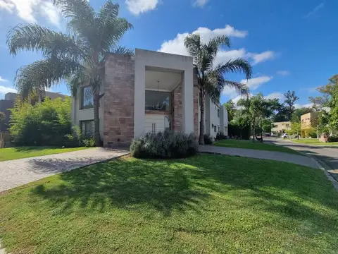 CASA 5 AMB BARRIO CERRADO WEST VILLAGE HURLINGHAM