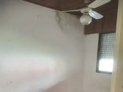 CASA EN VENTA A RECICLAR CON COCHERA PARA 8 AUTOS