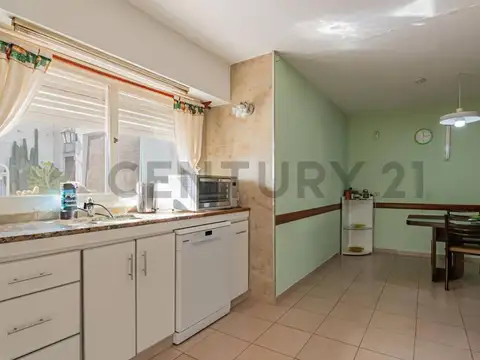 CASA EN VENTA en La Plata – 4 dormitorios