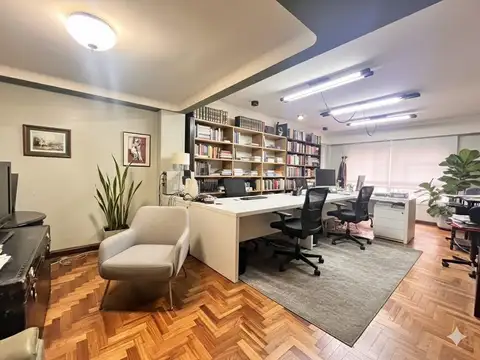 Venta de oficina, piso exclusivo, en excelente estado.