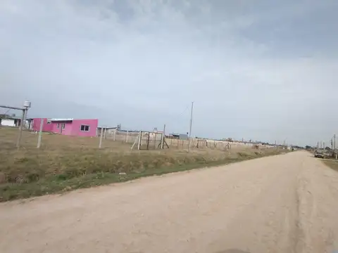 EN VENTA  PRECIOS ES PESOS $$$  Lote en Domselaar este