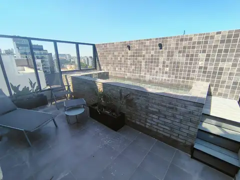 ALQUILER MONOAMBIENTE FRENTE COLEGIALES — BALCÓN CORRIDO CON VISTA ABIERTA MUY LUMINOSO —  AMENITIES