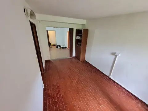 Casa 5 ambientes con 1 baño