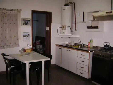 Casa 7 ambientes con 2 baños