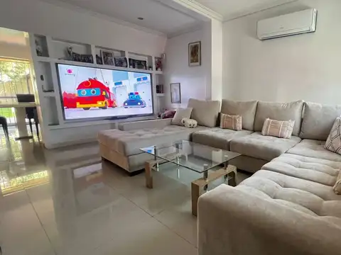 Casa 5 ambientes con 2 baños