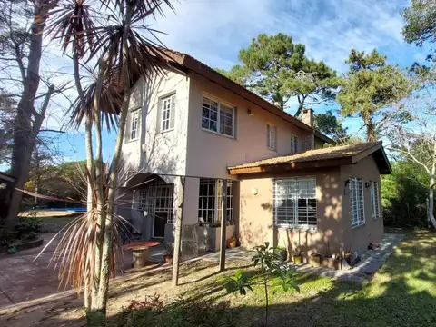 Casa - Venta - Villa Gesell - 5 Ambientes - Pileta - Gas Natural