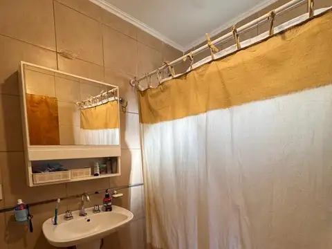 Casa 4 ambientes con 1 baño