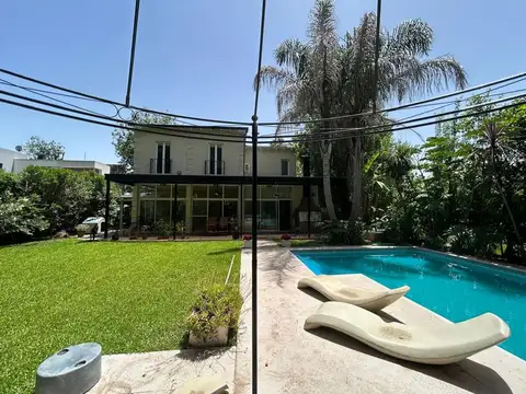 CASA 6 AMBIENTES PILETA -JARDIN DE INVIERNO-PARQUE