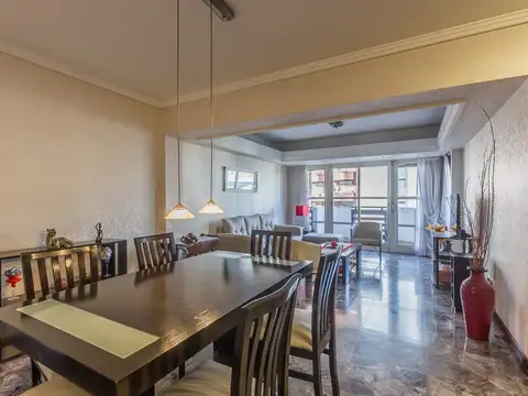 Semipiso 4 ambientes al frente c/dependencia servicio, cochera, baulera ,doble circulacion