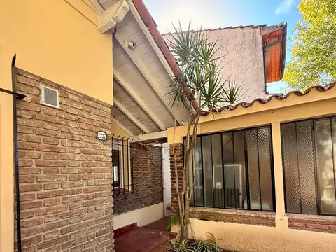 Casa 5 ambientes con 2 baños