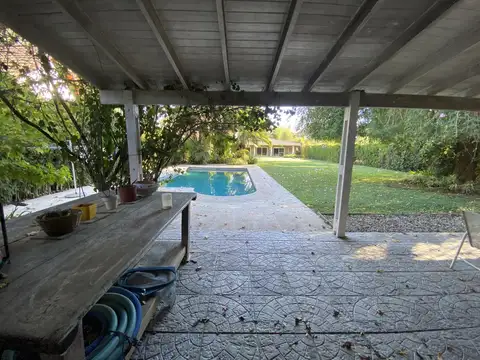 Venta - Casa 5 amb. Pileta, Jardín y Quincho - 2 Lotes / Los Ñanduces