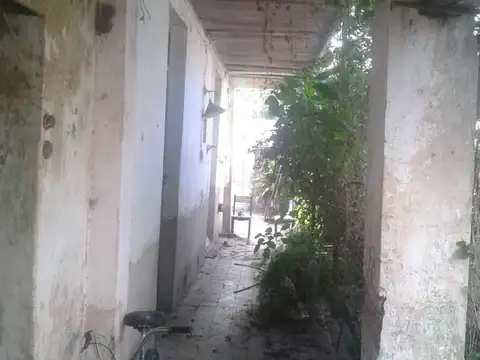 Casa en venta - 2 dormitorios 1 baño - 200mts 2  - La Plata