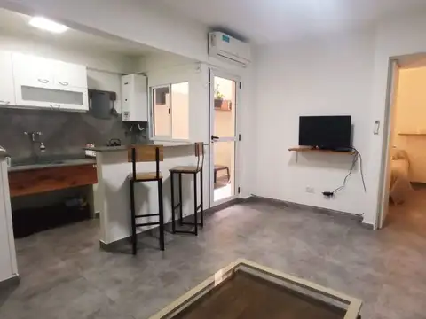 DPTO 2 AMB ALQUILER ABASTO AMOBL PATIO. APTO PROF.