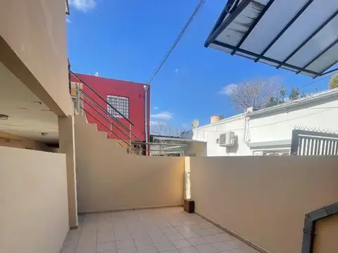 Depto Tipo Casa 3 ambientes con 2 baños