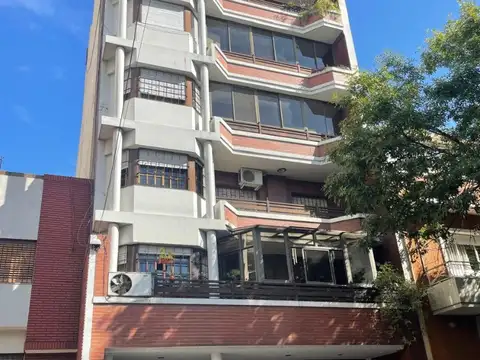 Excelente semipiso de 3 amb con balcón. A metros de Av. Boedo.