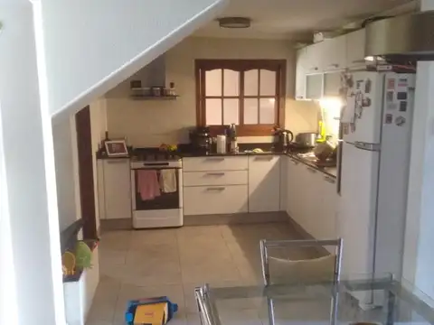 EXCELENTE CASA, QUINCHO, PARRILLA, PILETA.