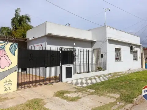 CASA 3 AMBIENTES EN VENTA EN LUIS GUILLON CENTRO
