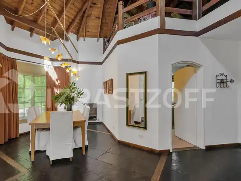 Casa 7 ambientes con 4 baños