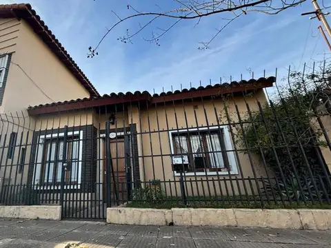 Casa Chalet 4 Ambientes en Venta - Castelar Sur