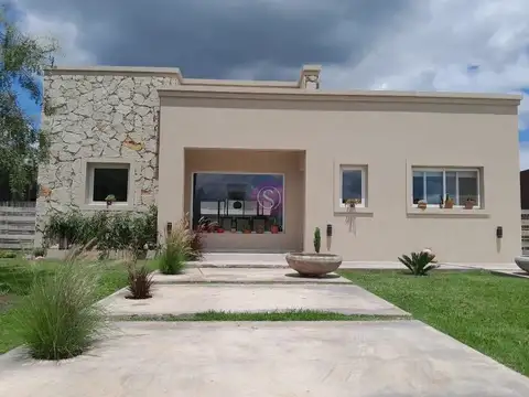 Santa Sofia, Pilar del Este Pilar