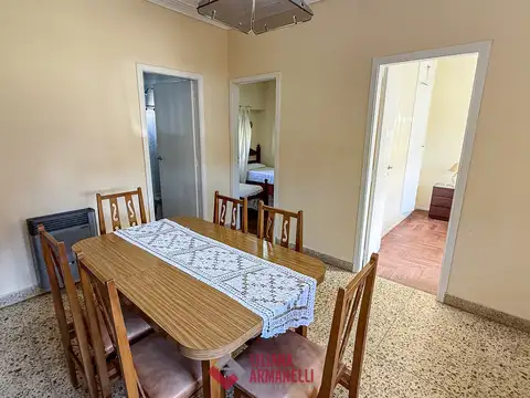 CHALET 4 AMBIENTES + DEPTO 2 AMBIENTES. CONSTITUCION.