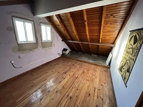 Casa 7 ambientes con 2 baños