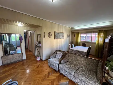 Departamento 4 ambientes con Balcón en Caballito - Semipiso al Frente