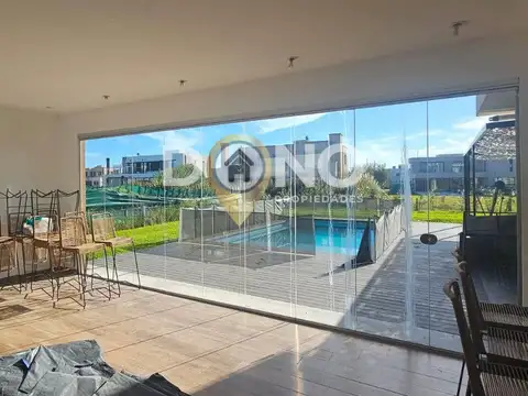 Casa 5 ambientes con 4 baños