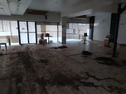 12mts de frente, 550m2. Excelente Ubicación