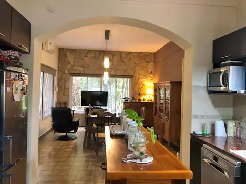 Casa 5 ambientes con 4 baños