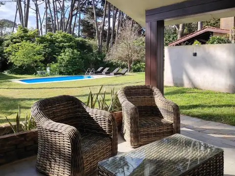 De las Madreselva entre Las Calendulas y De las Rosas 100