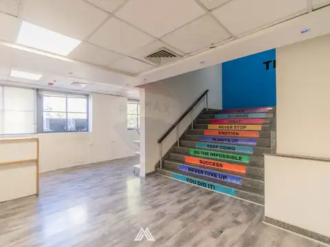 Oficina Monoambiente con 8 baños