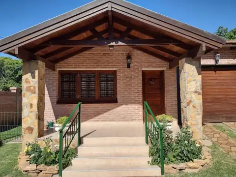 Casa en Venta con 2 cocheras