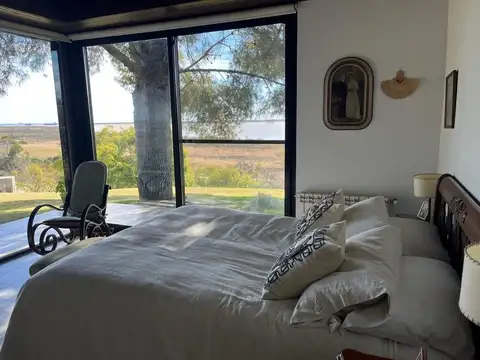 Importante Casa Con Vista al Rio