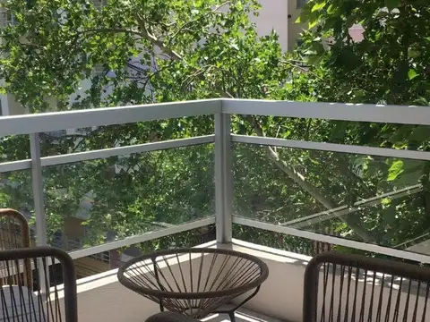 DEPARTAMENTO DOS AMBIENTES TIPO SEMIPISO CON RENTA