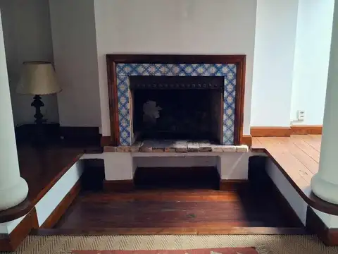 Casa 6 ambientes con 2 baños