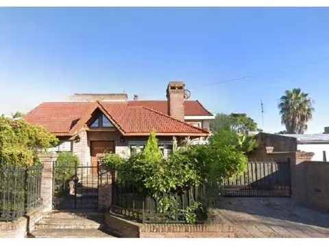 Casa en Venta en Castelar, USD 390.000
