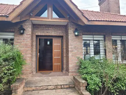 Casa en Venta con 4 cocheras