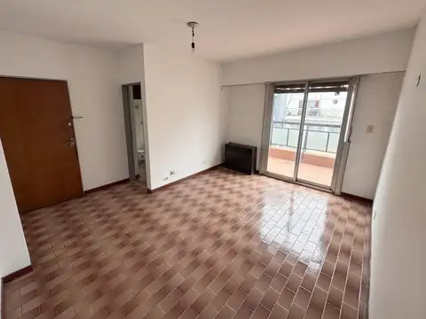 BELTRAN al 100, FLORES. Venta 2 Ambientes, Balcón Corrido Al Frente, Muy Bajas Expensas