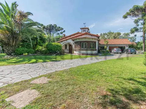 Venta casa en General Pacheco Lote 2000 m² - superficie cubierta 300 m²