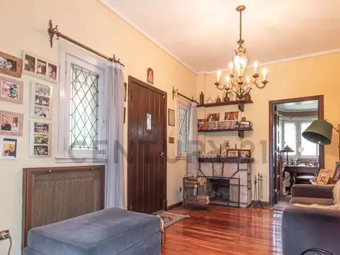 Casa en Venta con 6 cocheras