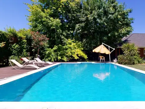 Casa en venta, 3 dormitorios + Parque + Piscina + Garage