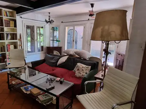 Casa 8 ambientes con 3 baños