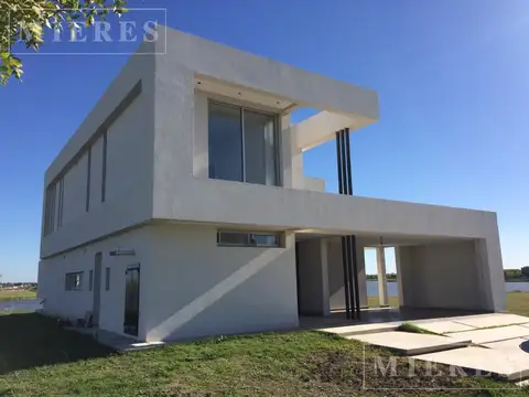 Casa en venta  sobre lote a la laguna  barrio Muelles Puertos