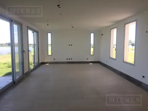 Casa 5 ambientes con 4 baños