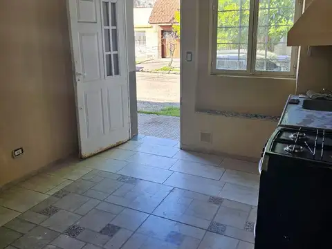 Departamento en Alquiler en Gerli, $ 380.000